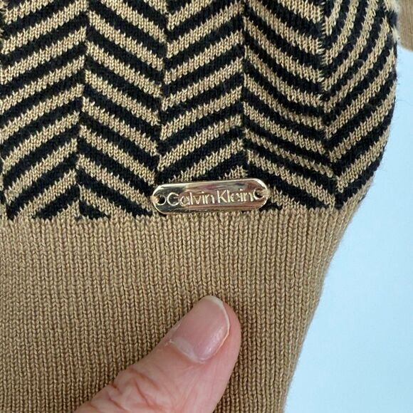 Calvin Klein Chevron Mock Neck Button Detail Sweater Camel Black Women Large NWT - Picture 3 of 8